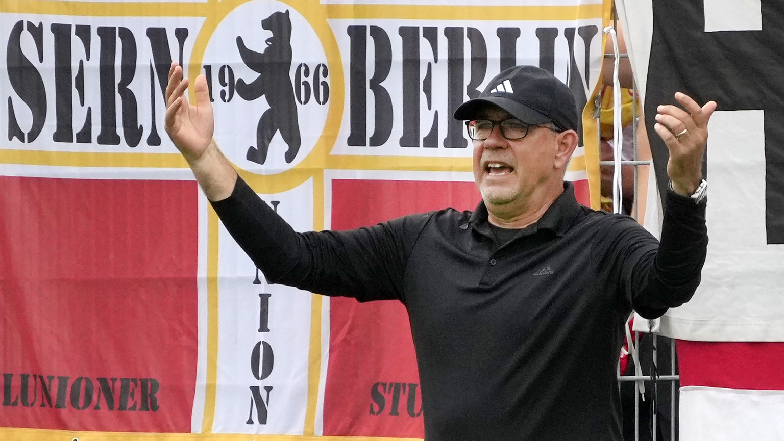 epa10798872 Union?s head coach Urs Fischer reacts during the German DFB Cup first round soccer match between FC-Astoria Walldorf and 1. FC Union Berlin in Walldorf, Germany, 13 August 2023. EPA/RONALD ...