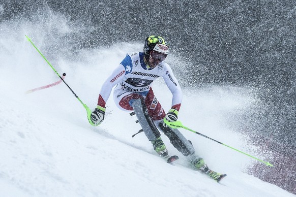 epa05714285 Justin Murisier of Switzerland in action during the slalom run of the men&#039;s Super Combined, SC, race of the FIS Alpine Ski World Cup at the Lauberhorn, in Wengen, Switzerland, 13 Janu ...