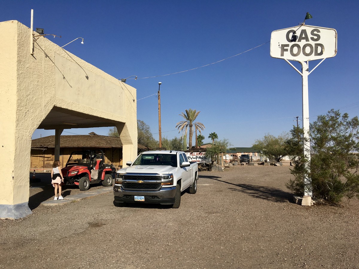 Conde's Middle of Nowhere Gas Station, Arizona chevrolet pickup truck baroni usa