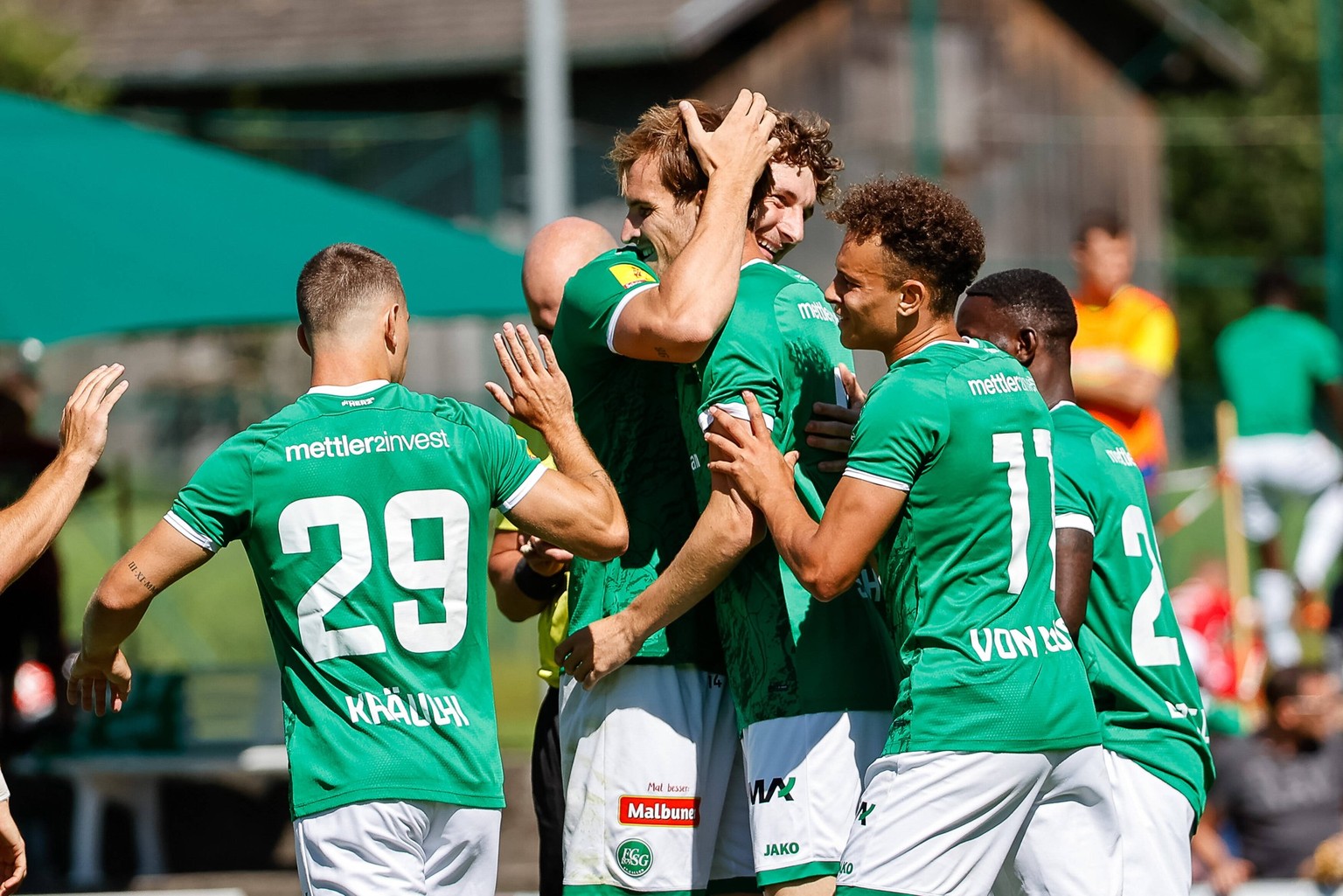 Torjubel FC St. Gallen, SC Freiburg vs. FC St. Gallen, Fussball, Testspiel, Spielzeit 2022/2023, 09.07.2022 SC Freiburg vs. FC St. Gallen, Fussball, Testspiel, Spielzeit 2022/2023, 09.07.2022 Schruns  ...