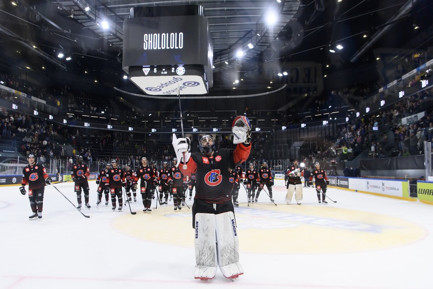 Fribourg&#039;s goaltender Connor Hughes celebrates the victory (5-2) with teammates during the Champions Hockey League game day 2 between Switzerland&#039;s HC Fribourg-Gotteron and Slovakia&#039;s H ...