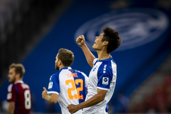Lee Young-Jun (GC) jubelt nach seinem Tor zum 2:2 im Fussball Meisterschaftsspiel der Swiss Super League zwischen dem Grasshopper Club Zuerich, GC, und Servette FC, SFC, am Samstag, 21. September 2902 ...