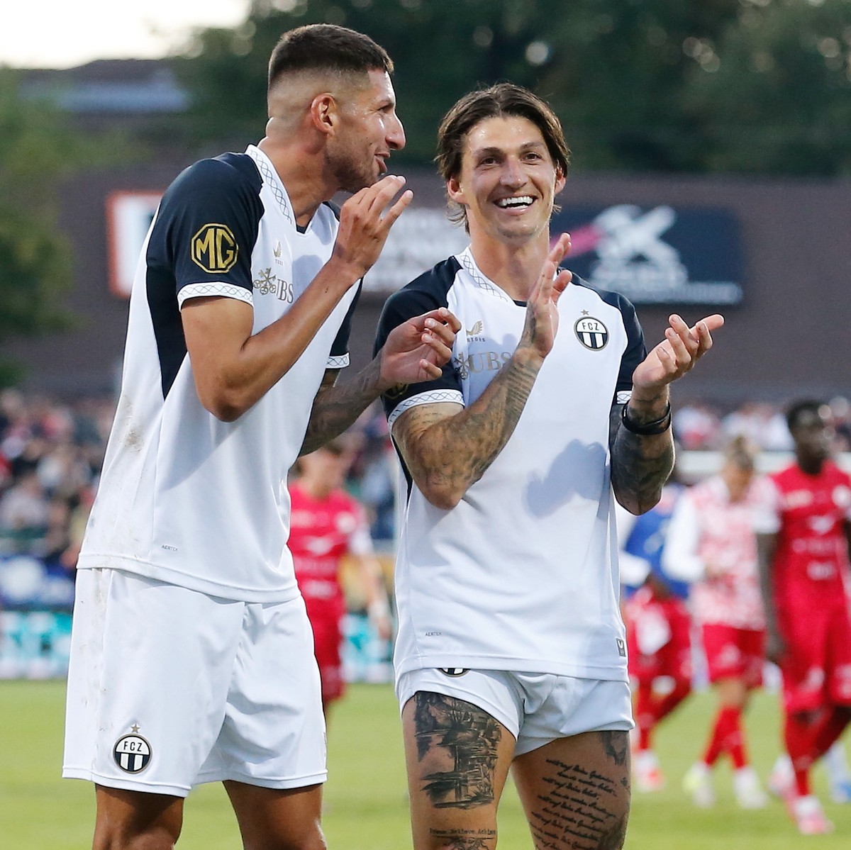 Mariano Gomez, Steven Zuber und Cheveyo Tsawa (FCZ,v.l.n.r) nach dem Meisterschaftsspiel der Super League zwischen dem FC Winterthur und dem FC Zuerich am Samstag, 30. August 2025 auf der Schuetzenwie ...
