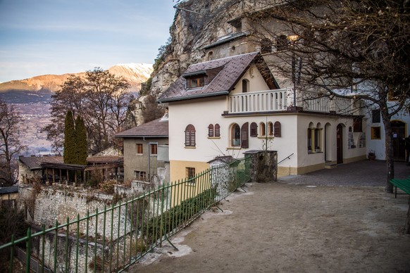 L&#039;Hermitage de Longeborgne a Bramois ce lundi 26 decembre 2016 au matin. Le dimanche 25 decembre 2016, a Bramois, sur le chemin menant a l&#039;Hermitage de Longeborgne, troi personnes ont ete bl ...