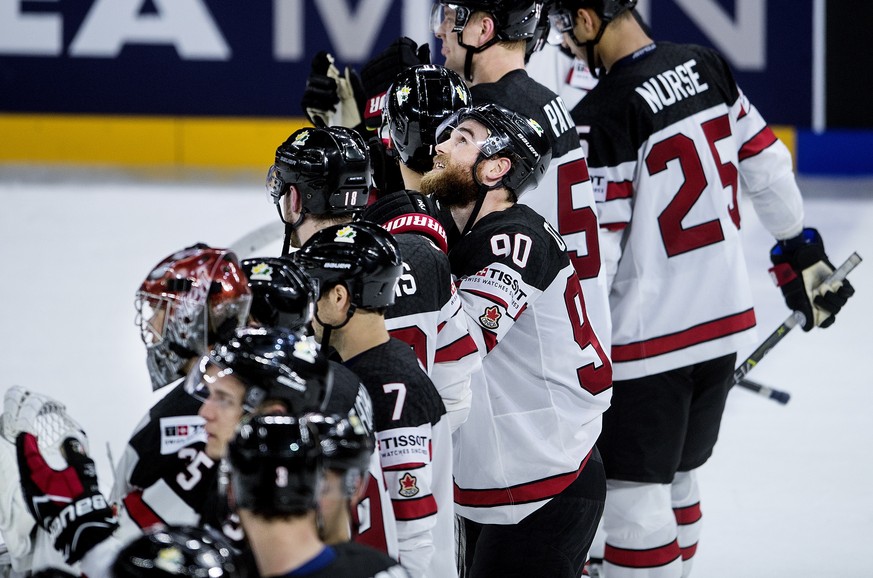 epa06745239 Players of Canada celebrate winning the IIHF World Championship quarter final ice hockey match between Russia and Canada at Royal Arena in Copenhagen, Denmark, 17 May 2018. EPA/LISELOTTE S ...