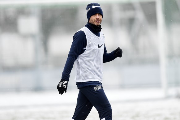 Blerim Dzemaili beim Trainingsauftakt des FC Zuerich auf der Zuercher Allmend am Freitag, 7. Januar 2022. (KEYSTONE/Walter Bieri)