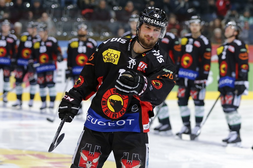 Berns Tristan Scherwey wird fuer sein 500. Spiel fuer den SCB geehrt, vor dem Eishockey Meisterschaftsspiel der National League zwischen dem SC Bern und dem HC Davos, am Mittwoch, 28. Februar 2018, in ...