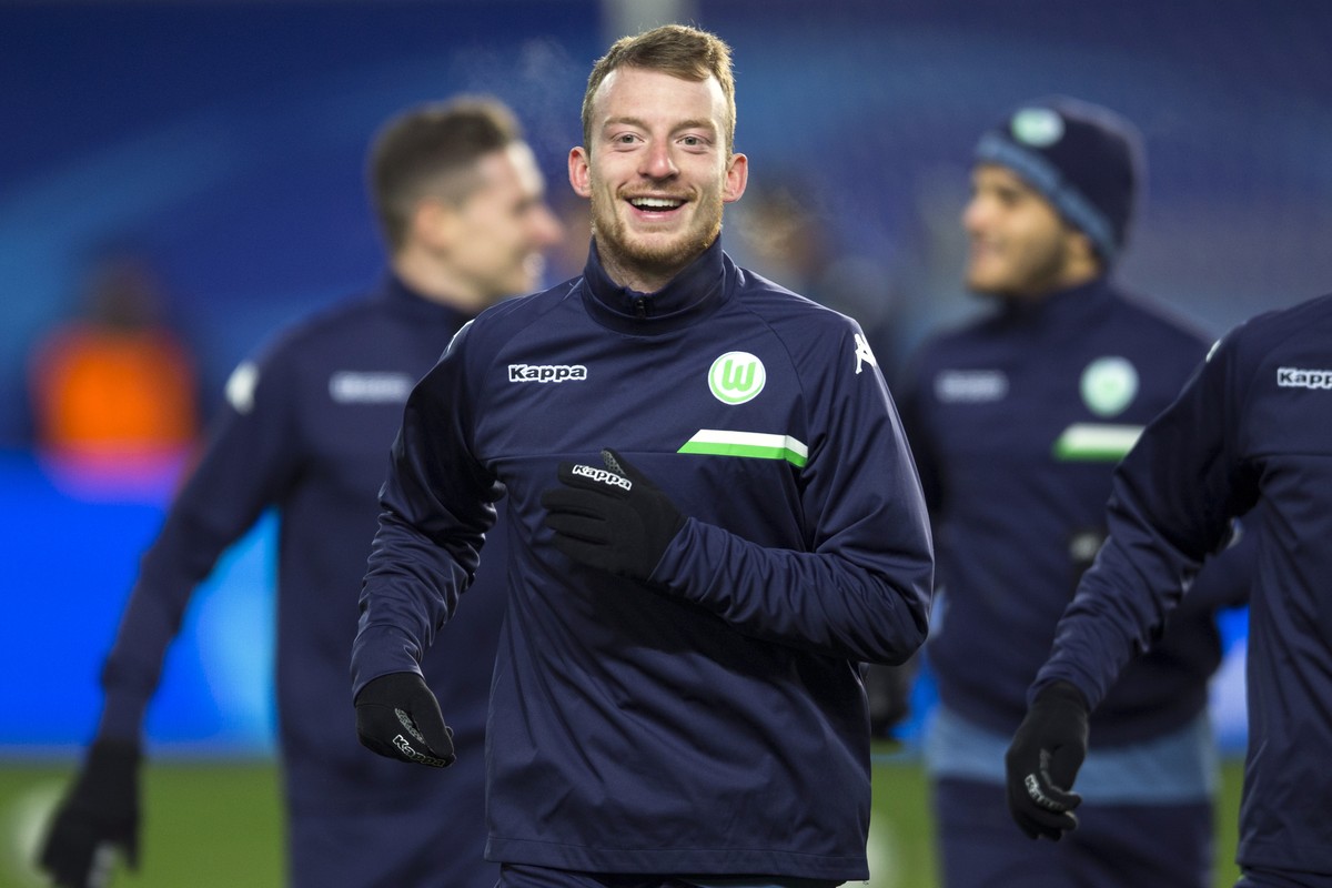 Wolfsburg's Maximilian Arnold, center, runs during a training session at Arena Khimki stadium in Moscow, Russia, Tuesday, Nov. 24, 2015. Wolfsburg will face CSKA Moscow in the Champions League gr ...