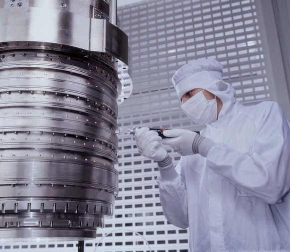 ASML, based in Veldhoven in the south of the Netherlands, is the world's only manufacturer of machines with DUV (Deep Ultra Violet) technology.