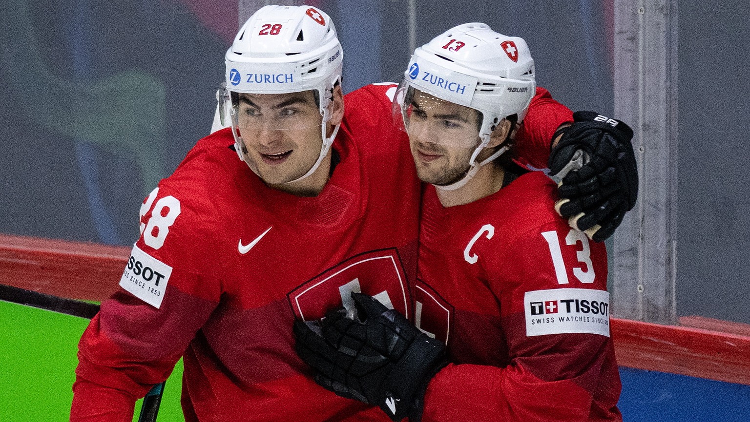 epa09956252 Switzerland&#039;s Timo Meier (L) and Nico Hischier celebrate the 4-2 goal during the Ice Hockey World Championship group A preliminary round match between Switzerland and Slovakia in Hels ...