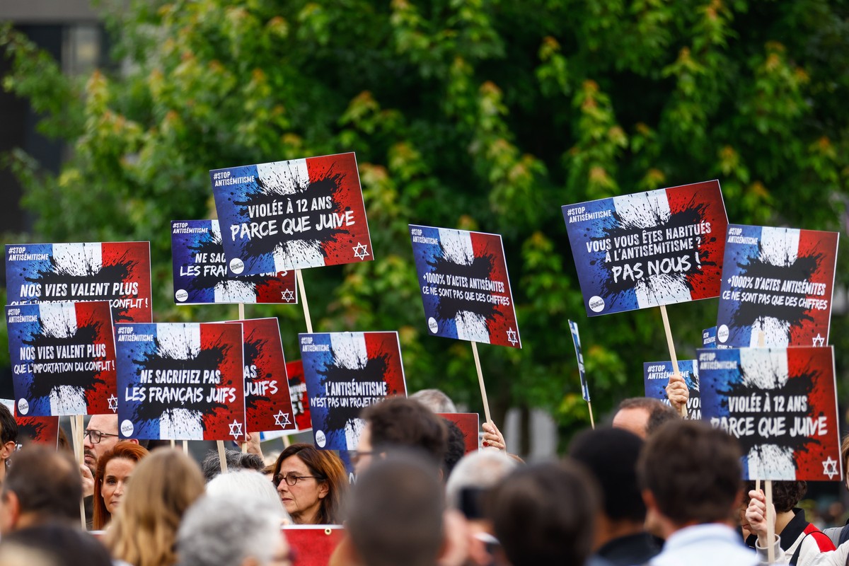 epa11426591 Protesters rally against antisemitism in Paris, France, 20 June 2024. Hundreds protesters gathered against antisemitism after an alleged rape of a 12-year-old Jewish girl in Courbevoie, a  ...