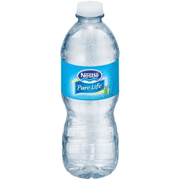 Das Beste an den Golden Globes? Diese Wasserträgerin
Warum Wasser um die Welt schicken, wenn du dir vor Ort einfach eine Quelle kaufen kannst?