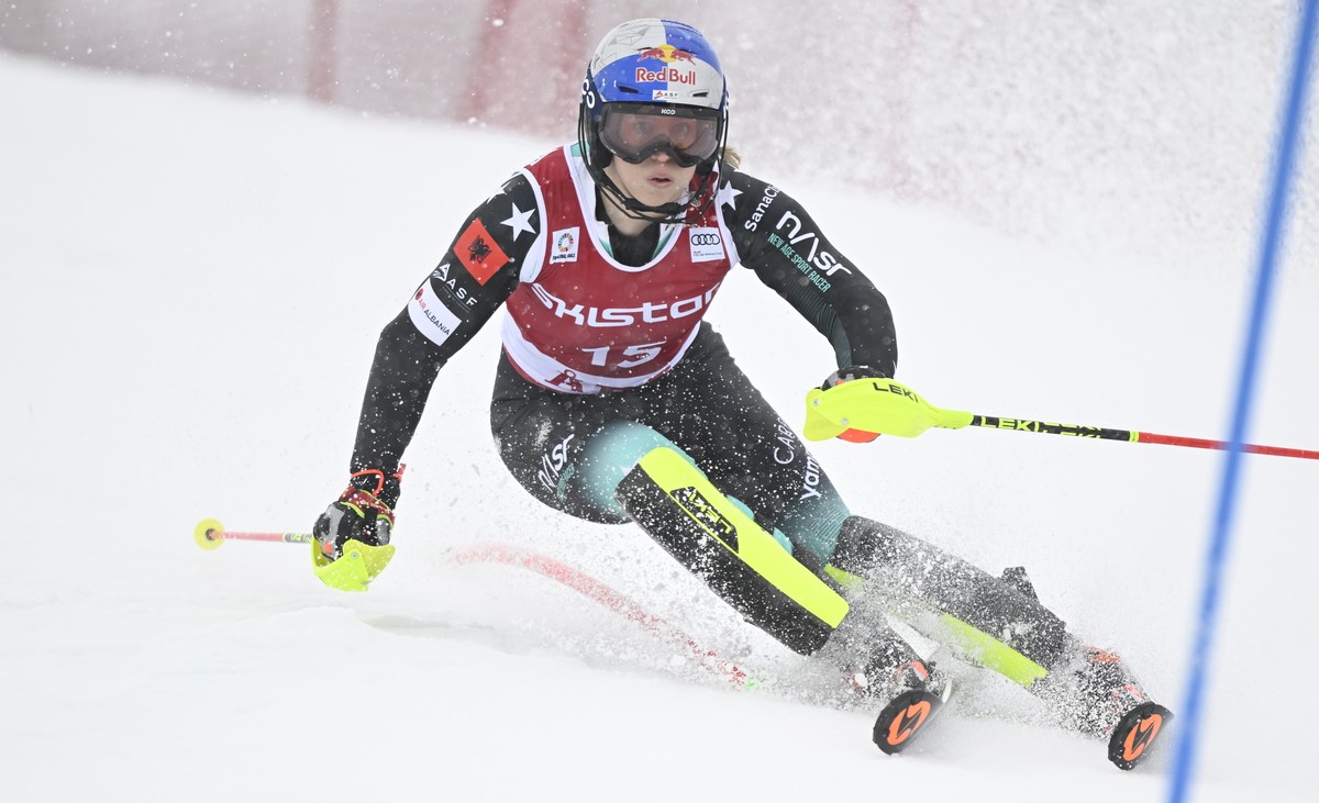 epa11950729 Albania's Lara Colturi in action during the Women's Slalom first run at the FIS Alpine Skiing World Cup in Are, Sweden, 09 March 2025. EPA/Pontus Lundahl SWEDEN OUT