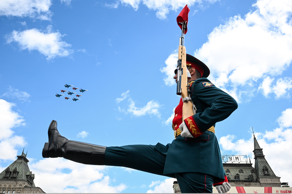 &lt;p&gt;In Russland findet jedes Jahr am 9. Mai eine Militärparade statt.&lt;/p&gt;