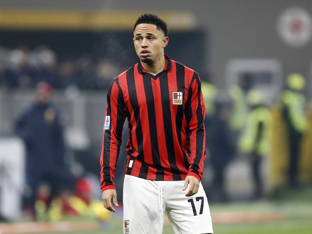 NOAH OKAFOR, Serie A 2024-25, Milan-Genoa 0-0, Celebrazione 125 anni AC Milan, Celebration Shirt, Maglia, azione, action, single shot SERIE A 2024-25 MILAN-GENOA 0-0