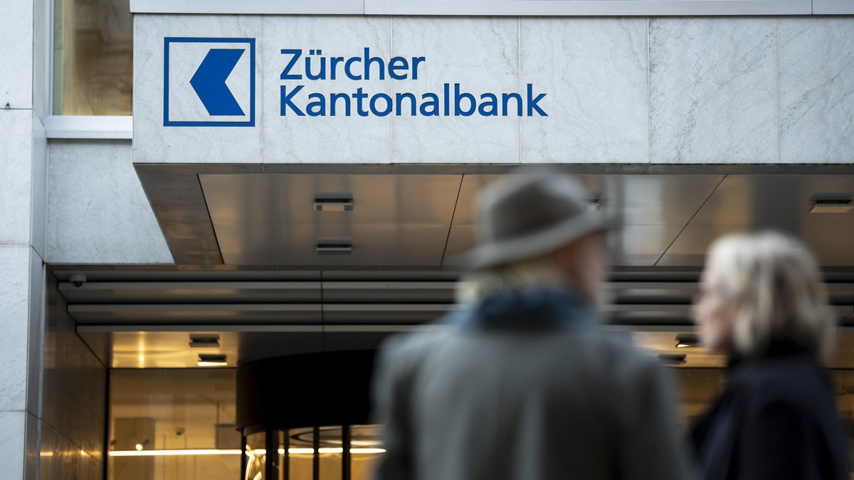 Das Logo der Zuercher Kantonalbank (ZKB) am Hauptsitz an der Bahnhofstrasse, fotografiert am Donnerstag, 5. Januar 2026 in Zuerich. (KEYSTONE/Claudio Thoma)