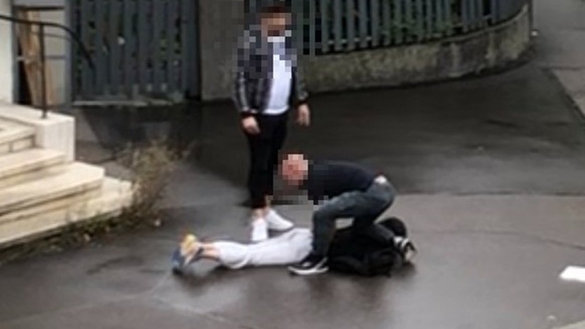 Le suspect est retenu au sol.