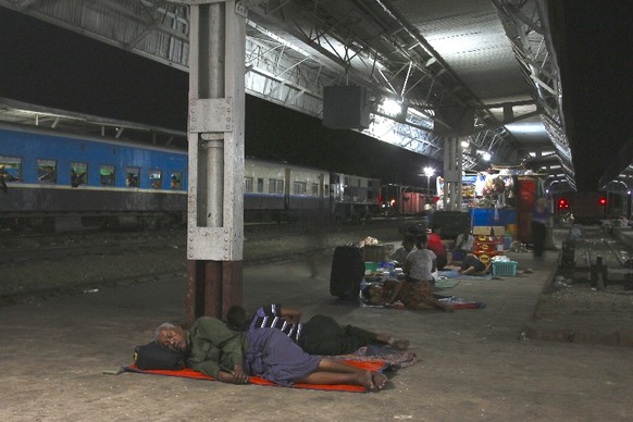 Um 4.30 Uhr müssen wir am Bahnhof sein. Damit sammelt Myanmar Railways bei mir keinen Goodwill – Punkt für die SBB.