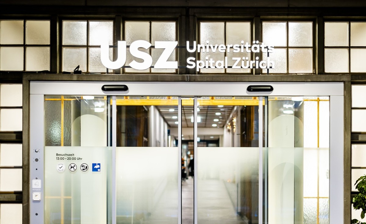 Flowers and a sign with a heart and the words "We are thinking of you" are placed next to the entrance of the University Hospital Zurich (USZ) on Wednesday, January 7, 2026 in Zurich, Switze ...