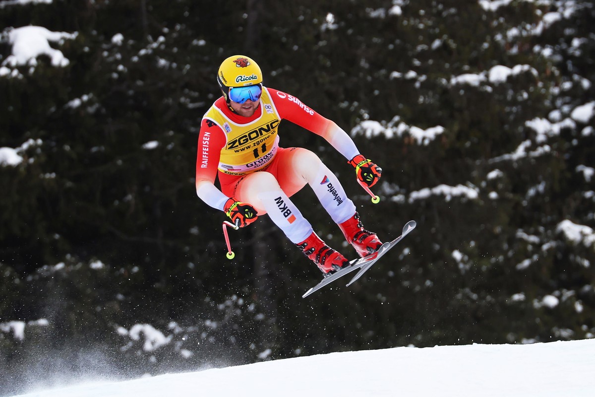 epa10367337 Niels Hintermann of Switzerland in action during the Men's Downhill race at the FIS Alpine Skiing World Cup in Val Gardena, Italy, 15 December 2022. EPA/ANDREA SOLERO