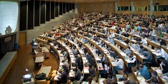 Doktor-Arbeit gegen Geld: HSG zeigt Ghostwriting-Anbieter an