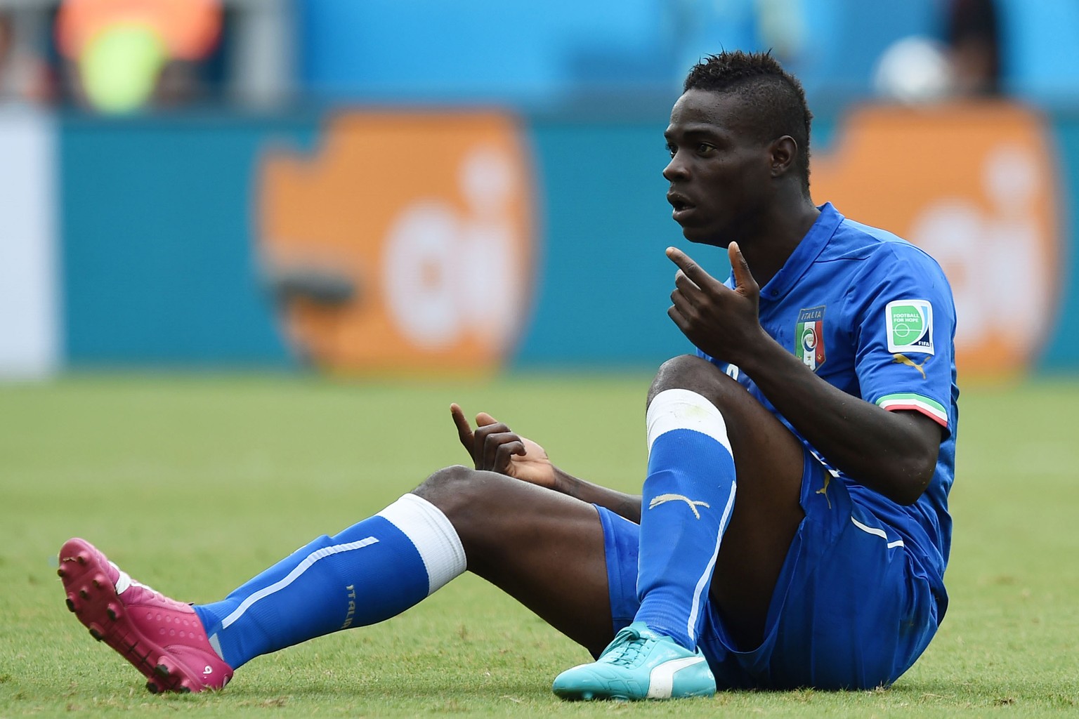 «Wieso immer ich?» Mario Balotelli erntet Kritik von seinen Teamkollegen.