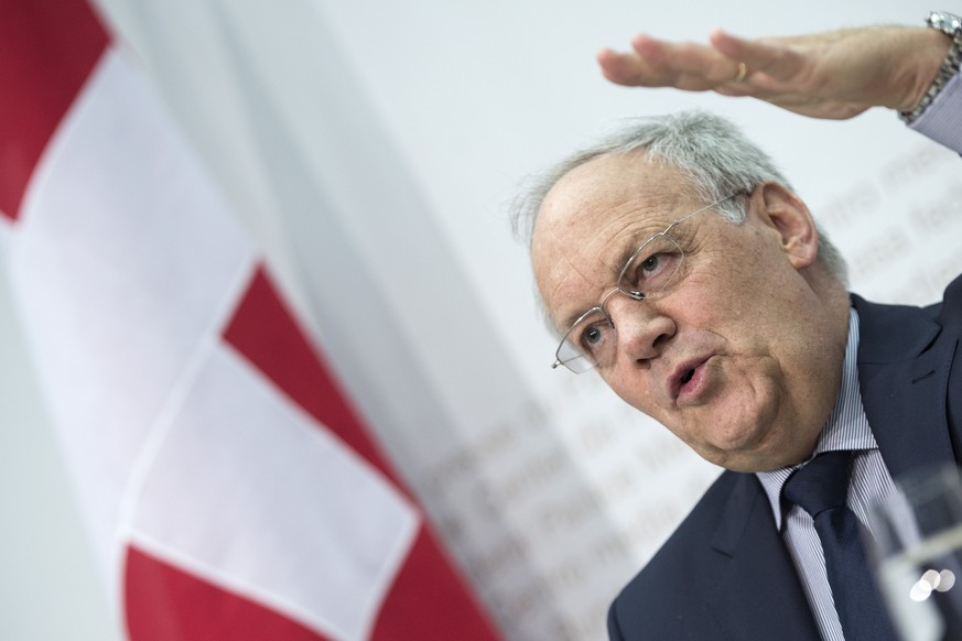 Bundesrat Johann Schneider-Ammann hat eine mögliche Lösung für den jahrelangen Konflikt um die Arbeitszeitenerfassung präsentiert.