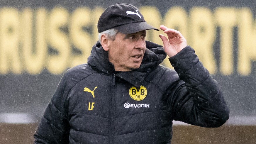 04.11.2019, Nordrhein-Westfalen, Dortmund: Dortmunds Trainer Lucien Favre leitet das Training. Borussia Dortmund trifft im Gruppenspiel der Gruppe F auf Inter Mailand. Foto: Bernd Thissen/dpa +++ dpa- ...