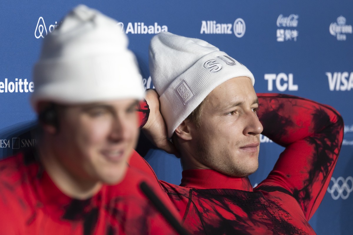 KEYPIX - Gold medal winner Franjo von Allmen of Switzerland, front, and bronze medal winner Marco Odermatt of Switzerland during a press conference after the men's alpine skiing Super-G race at t ...