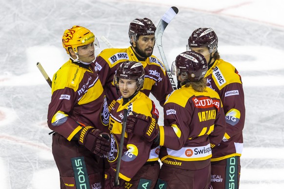 Sakari Manninen (GSHC) #65 celebrates his goal with his teammates PostFinance Top Scorer Teemu Hartikainen (GSHC), left, Josh Jooris (GSHC) #19, Sami Vatanen (GSHC) #45 and Markus Granlund (GSHC) #60, ...