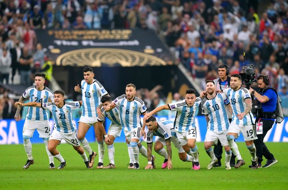 Argentina v France - FIFA World Cup, WM, Weltmeisterschaft, Fussball 2022 - Final - Lusail Stadium Argentina players celebrate winning the FIFA World Cup final following the penalty shoot-out at Lusai ...