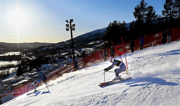 epa06608460 Sweden&#039;s Anna Swenn-Larsson (L) and France&#039;s Romane Miradoli (R) in action during the final of the Alpine Team event of the FIS Alpine Skiing World Cup finals in Are, Sweden, 16  ...