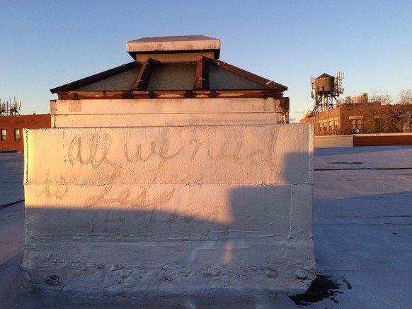 NYC, Streetart, less is more, rooftop
