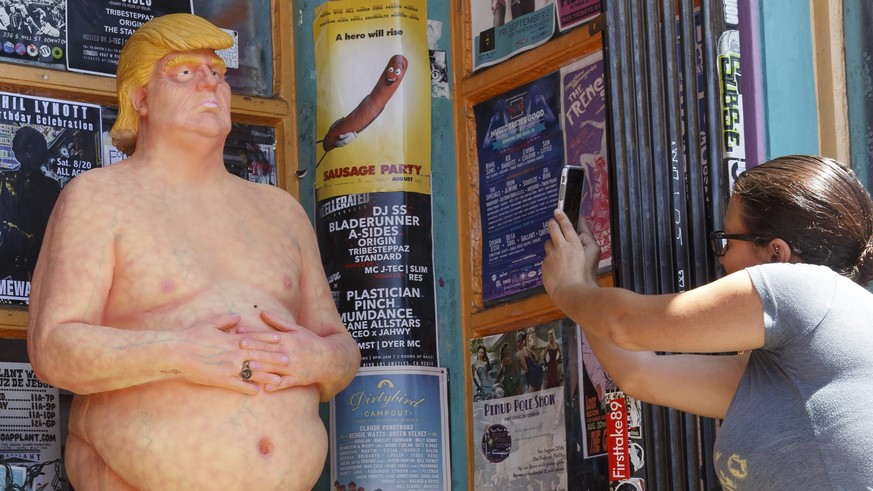 epa05497346 A naked Donald Trump statue gets the attention of passersby after being unveiled around the USA including in Los Angeles, California, USA, 18 August 2016. The unauthorized art installation ...