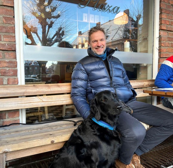 Heute lebt Ole-Kristian Furuseth mit Familie und Hund bescheiden in einem Vorort von Oslo .