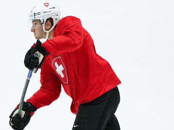 Switzerland&#039;s Michael Fora in action during a training session in Helsinki at the Ice Hockey Hall, Finland on Wednesday, May 25, 2022. (KEYSTONE/Peter Schneider)