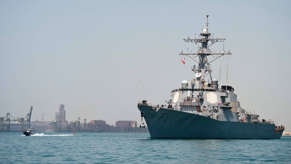September 15, 2014 - Manama, Bahrain - The U.S. Navy Arleigh Burke-class guided-missile destroyer USS Mahan departs the Naval Support Activity Bahrain September 15, 2014 in Manama, Bahrain. Manama Bah ...