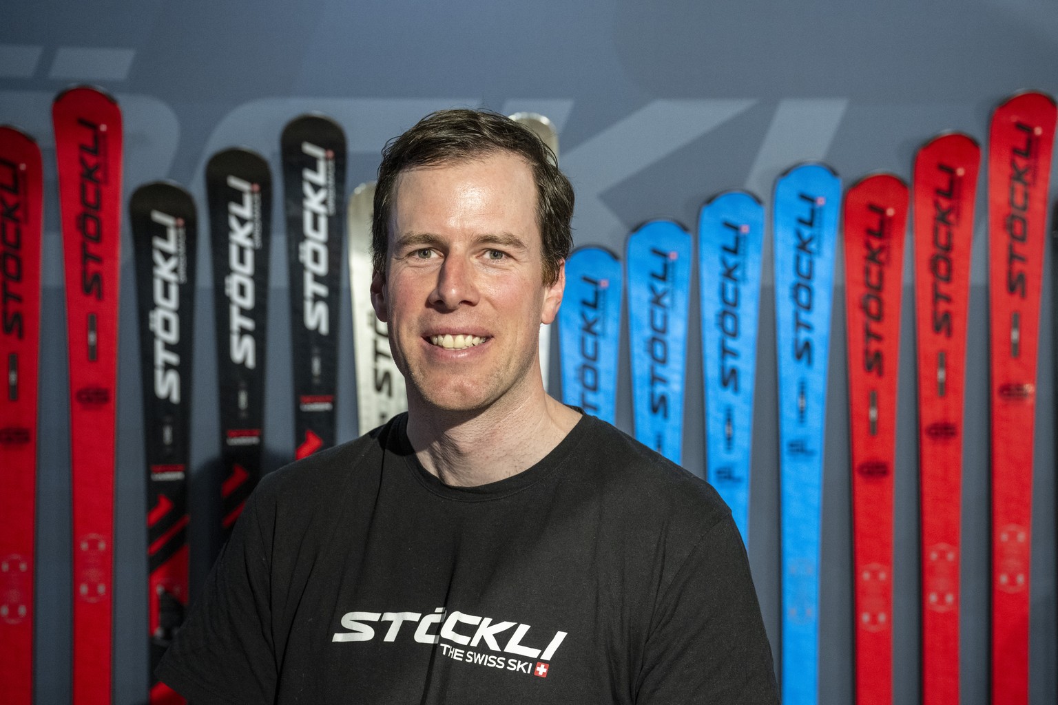 Der Leiter Rennsport von Stoeckli Ski, Marc Gisin anlaesslich einer Medienkonferenz des Skiherstellers Stoeckli im Hotel Terace in Engelberg am Freitag, 12. April 2024. (KEYSTONE/Urs Flueeler).