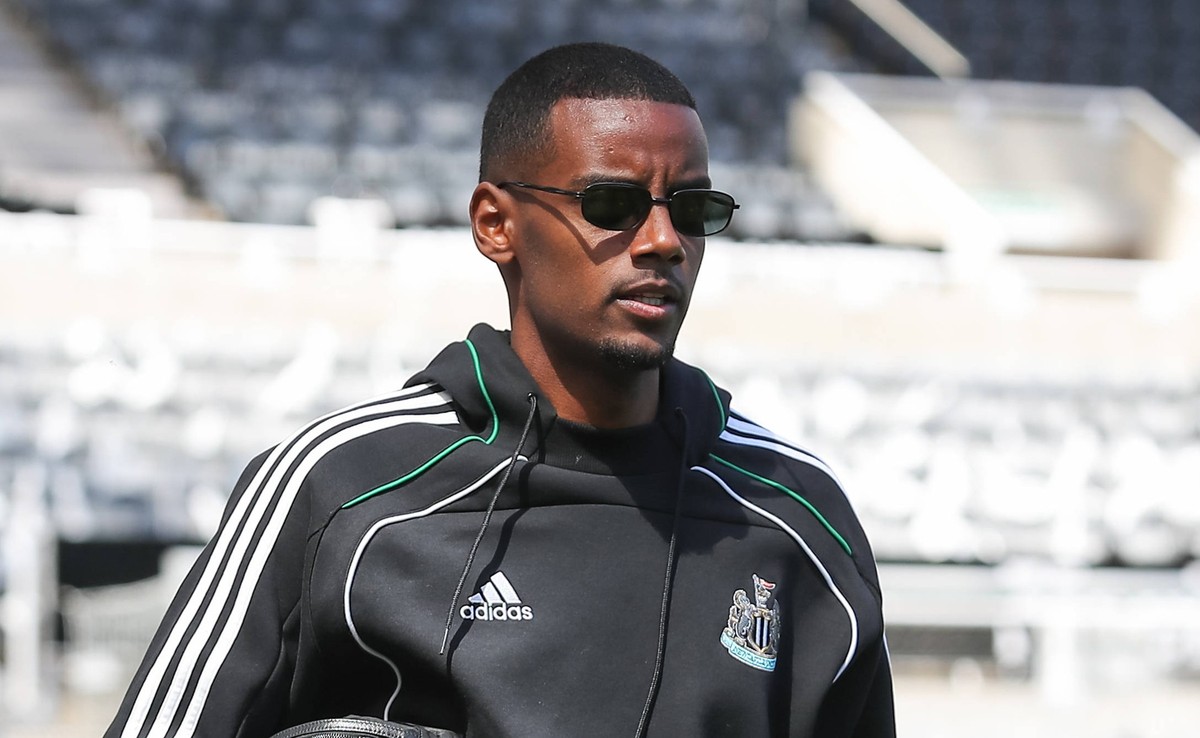 Newcastle United FC v Everton FC Alexander Isak Of Newcastle United arrives during the Newcastle United FC v Everton FC English Premier League match at St.James Park, Newcastle, England, United Kingdo ...