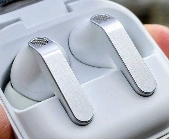 Gebürstetes Metall vermittelt einen wertigen Eindruck.