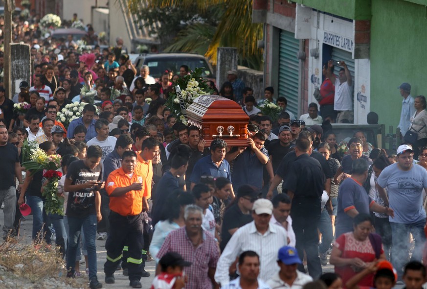 Beerdigung Gisela Motas in Temixco.