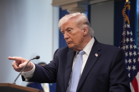 epa12872417 US President Donald J Trump during a media briefing on Iran from the James S Brady Press Briefing Room of the White House in Washington, DC, USA, 06 April 2026. EPA/YURI GRIPAS / POOL