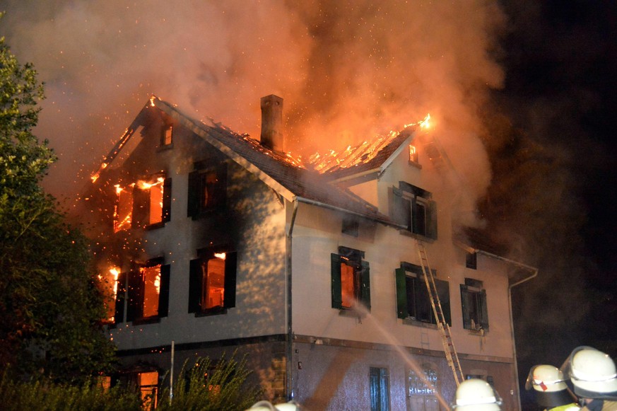 Wenn Fremdenhasser zur Untat schreiten: Am 24. August brannte es in Weissach im Tal, Baden-Württemberg. Das Haus war als Unterkunft für Asylbewerber vorgesehen.&nbsp;