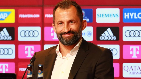 Sportdirektor Hasan Salihamidzic FCB Portraet, Portrait, Fussball / FC Bayern Muenchen / Vorstellung von Sadio Mane / Pressekonferenz, Neuzugang, / Teilnehmer: Herbert Hainer, Oliver Kahn, Hasan Salih ...