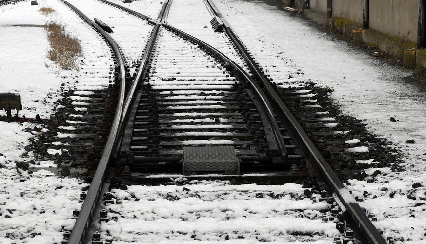 Weichenheizung, Mitte, an einer Medienkonferenz der SBB in Zuerich am Donnerstag, 5. Januar 2017. Die Verantwortlichen orientierten ueber den Winterdienst der SBB. Damit die Weichen auf dem Schweizer  ...