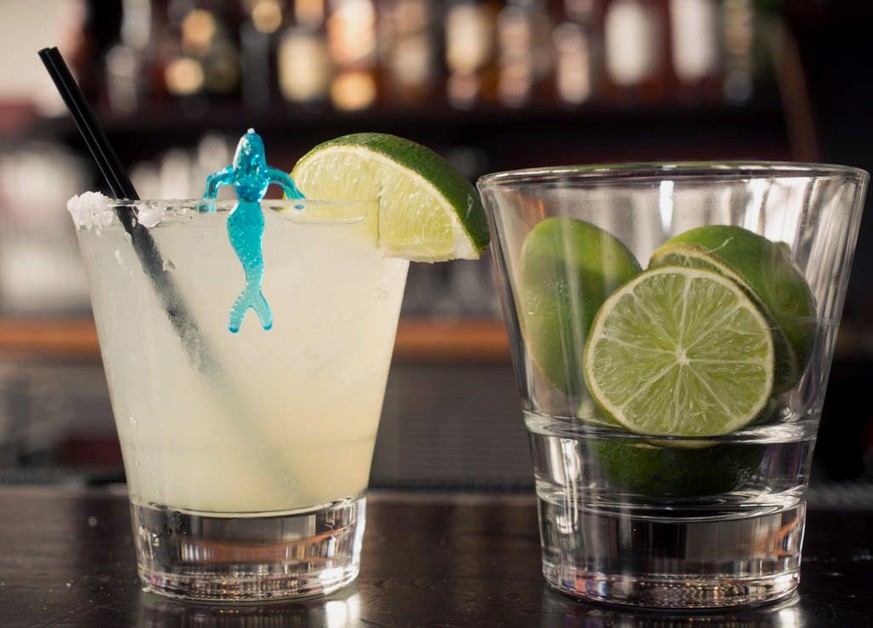 In this Monday, April 28, 2014 photo, a margarita cocktail is served at the bar of Luna Park restaurant in Los Angeles. Thousands of restaurateurs from coast to coast who have fallen victim to the Gre ...