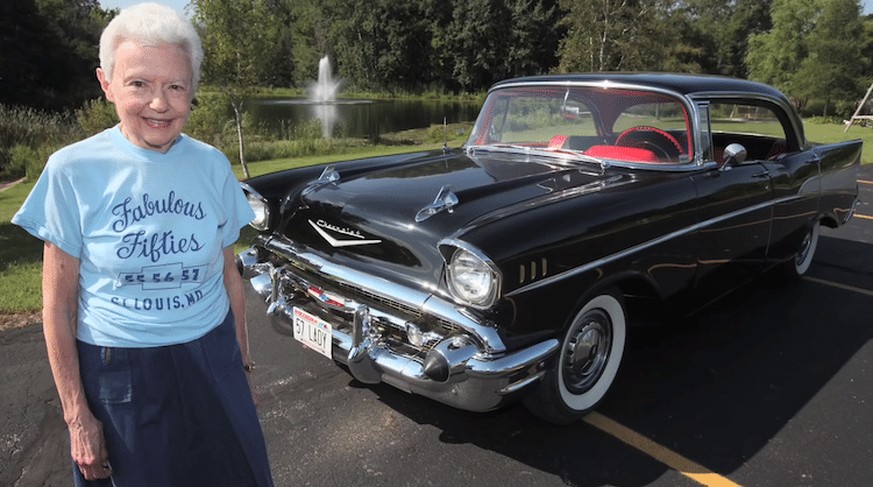 Dieses Grosi fährt ihren Chevrolet von 1957 seit ... naja – seit 1957!