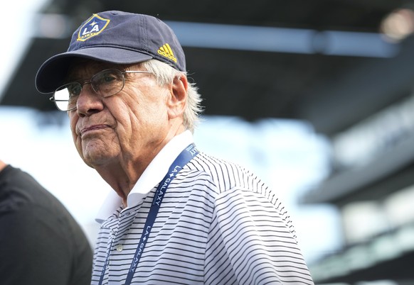 LA Galaxy oner Philip Anschutz walks with coach Greg Vanney before the MLS soccer match against the Colorado Rockies on Saturday, July 16, 2022, in Commerce City, Colo. (AP Photo/David Zalubowski)