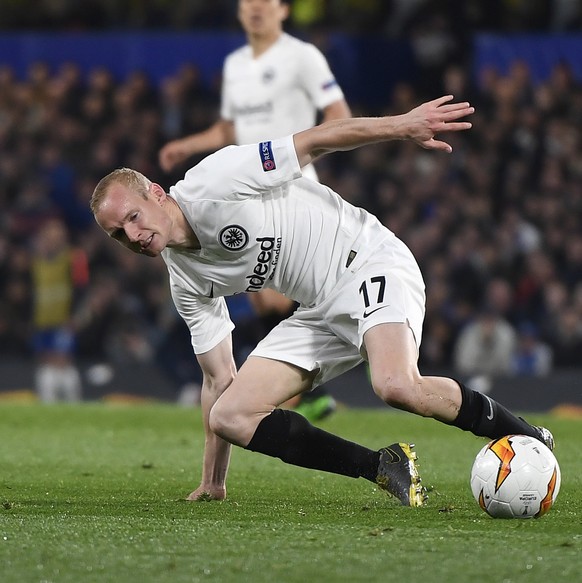 epa07559298 Eintracht Frankfurt&#039;s Sebastian Rode (R) and Chelsea&#039;s Ruben Loftus-Cheek (L) in action during the UEFA Europa League semi final second leg match between Chelsea FC and Eintracht ...