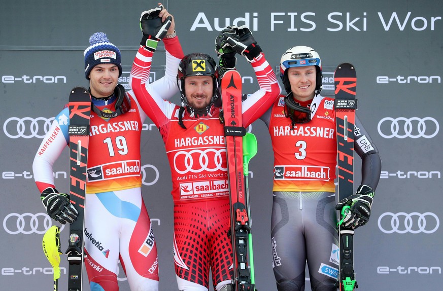 (v.l.n.r.) Loic Meillard (SUI/2. Platz), Marcel Hirscher (AUT/1. Platz) und Henrik Kristoffersen (NOR/3. Platz) am Donnerstag, 20. Dezember 2018, im Rahmen der Siegerehrung im Slalom der Herren in Saa ...